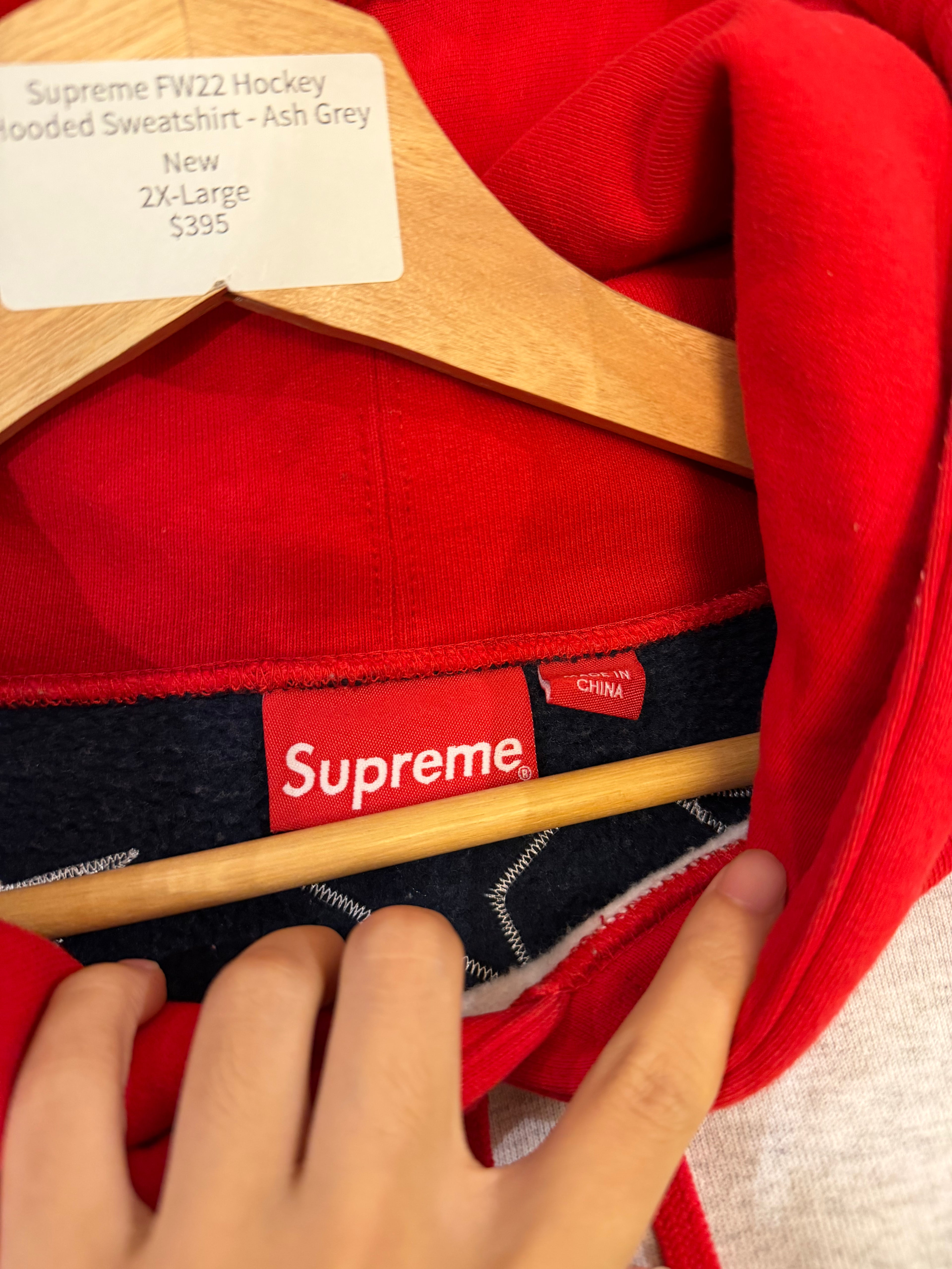 Supreme FW22 Hockey
Hooded Sweatshirt - Ash Grey