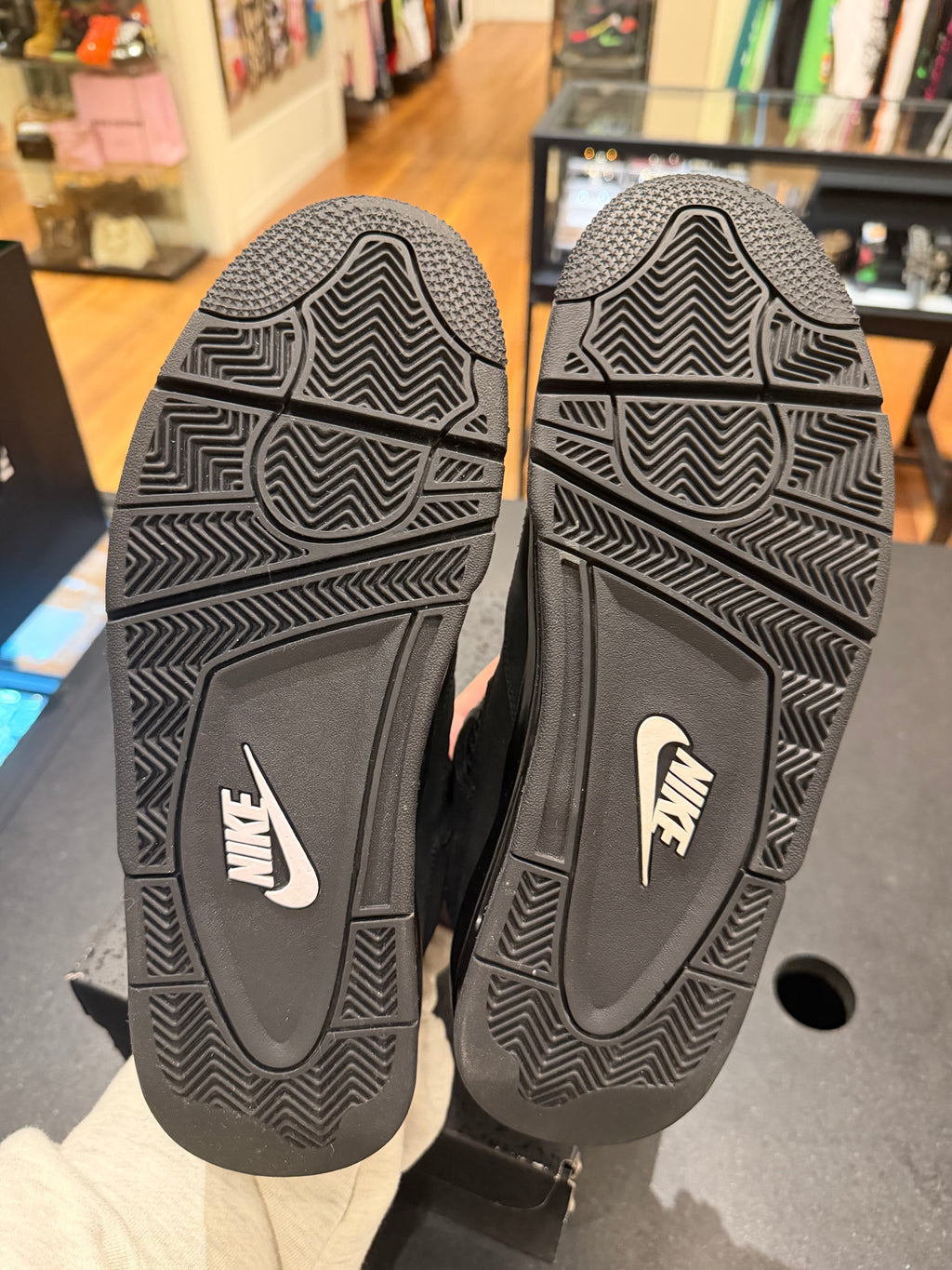 Jordan 4 Retro “Black Cat” (2025)