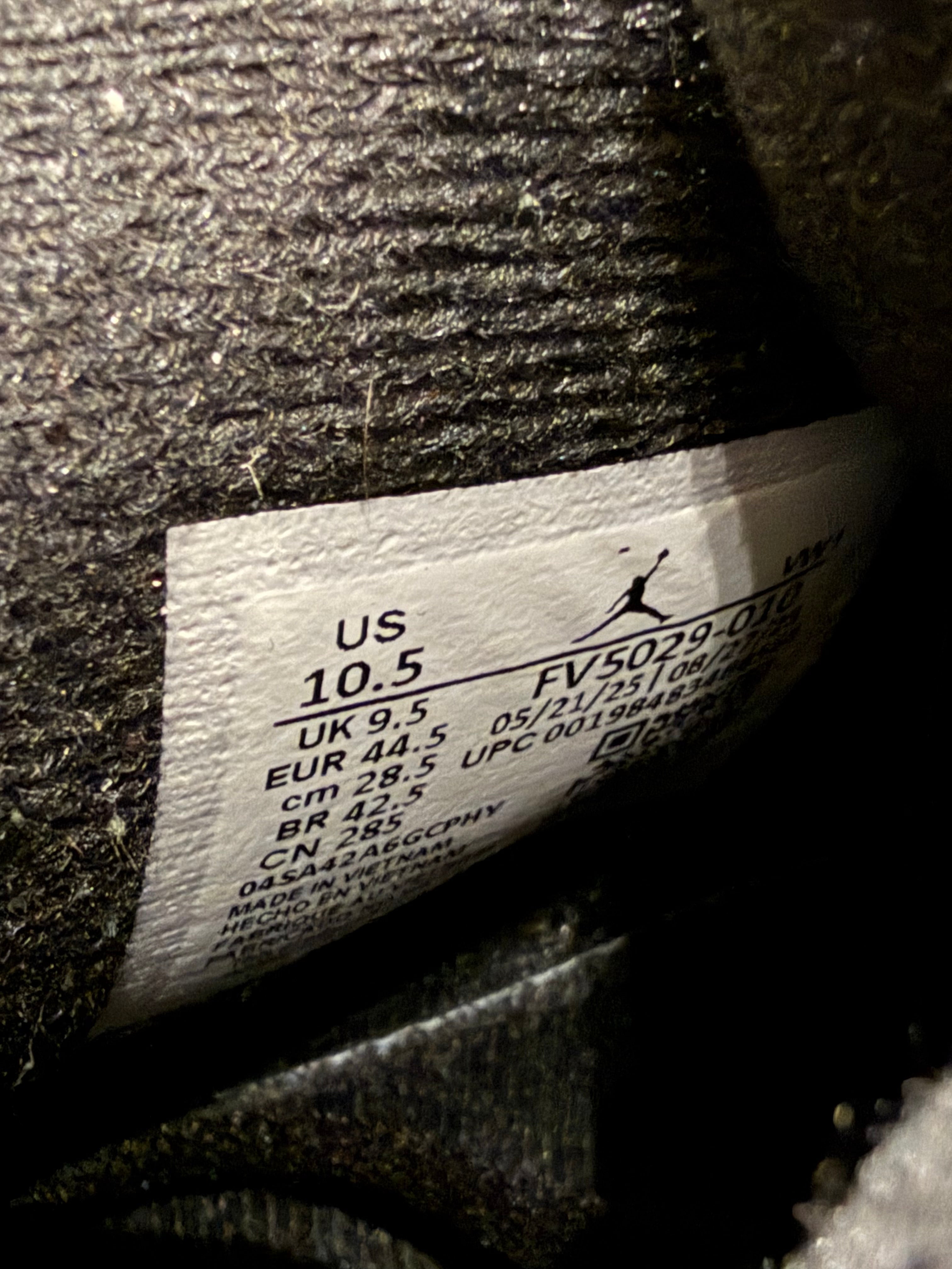 Jordan 4 Retro “Black Cat” (2025)