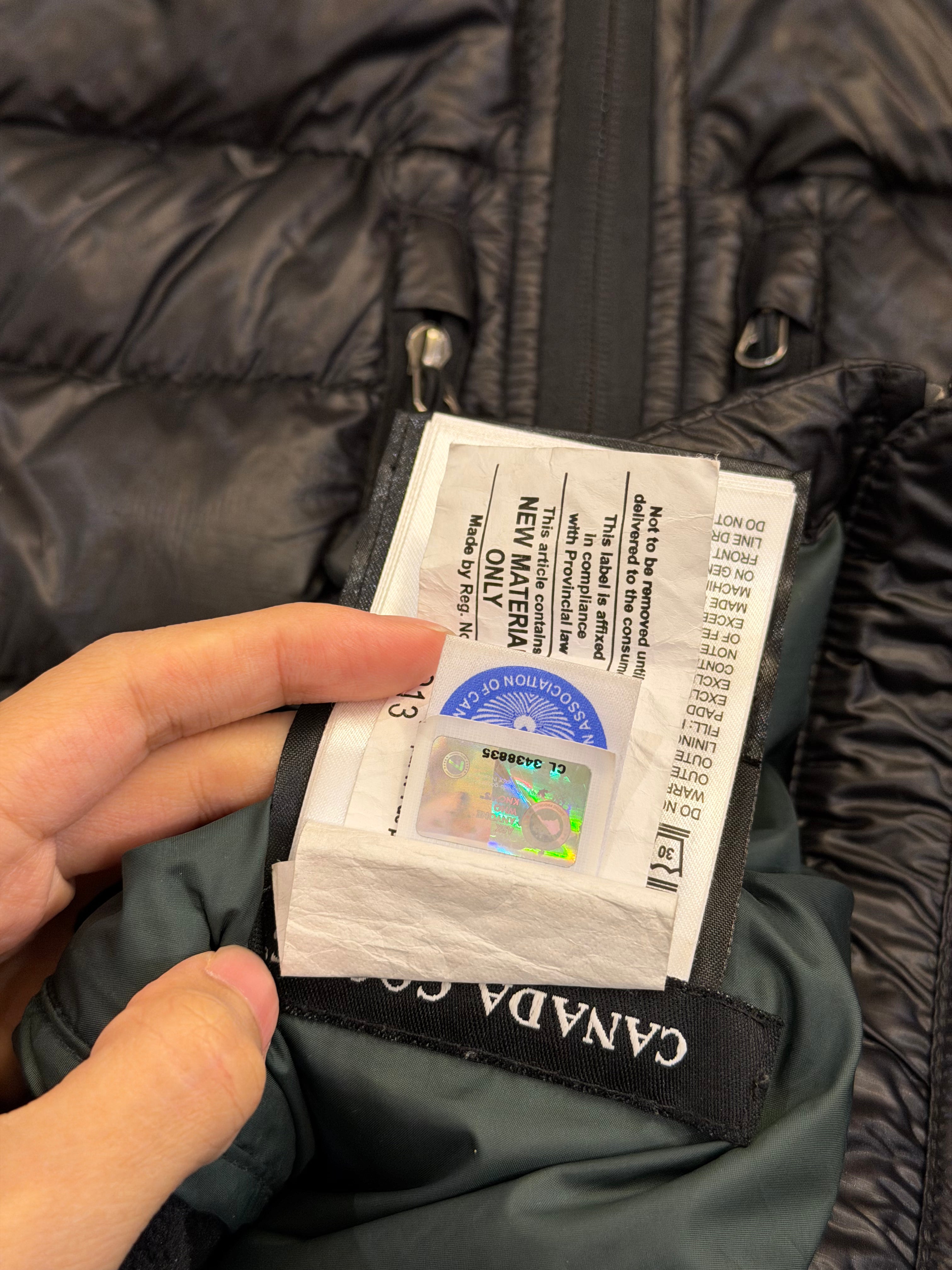 Canada Goose Hybridge Lite Puffer Hoodie - Black