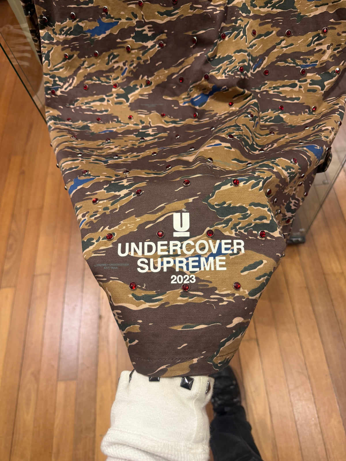 Supreme x UNDERCOVER SS23 Studded BDU Jacket - Camo/Red