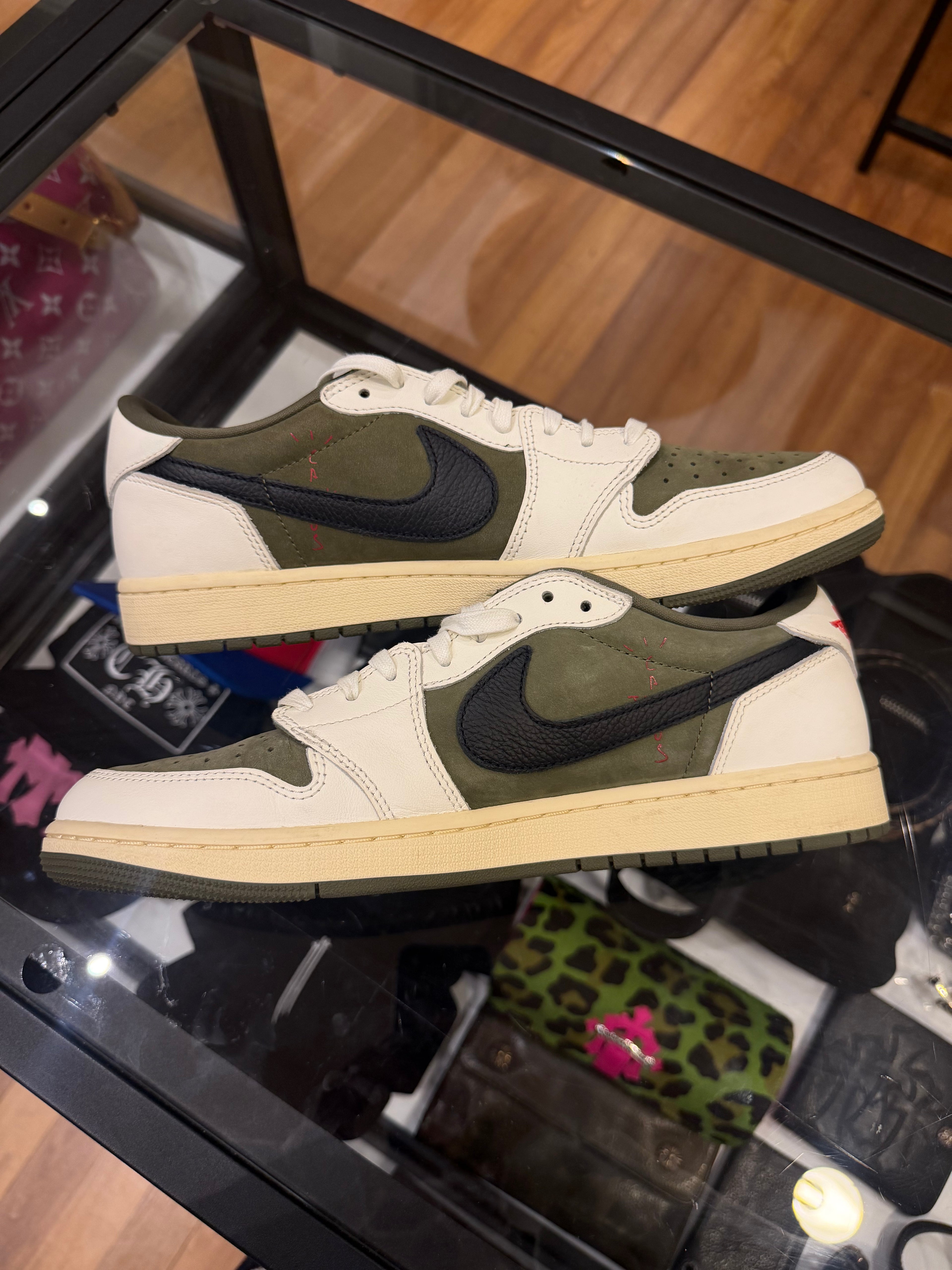 Jordan 1 Retro Low OG SP ‘Travis Scott Medium Olive’
