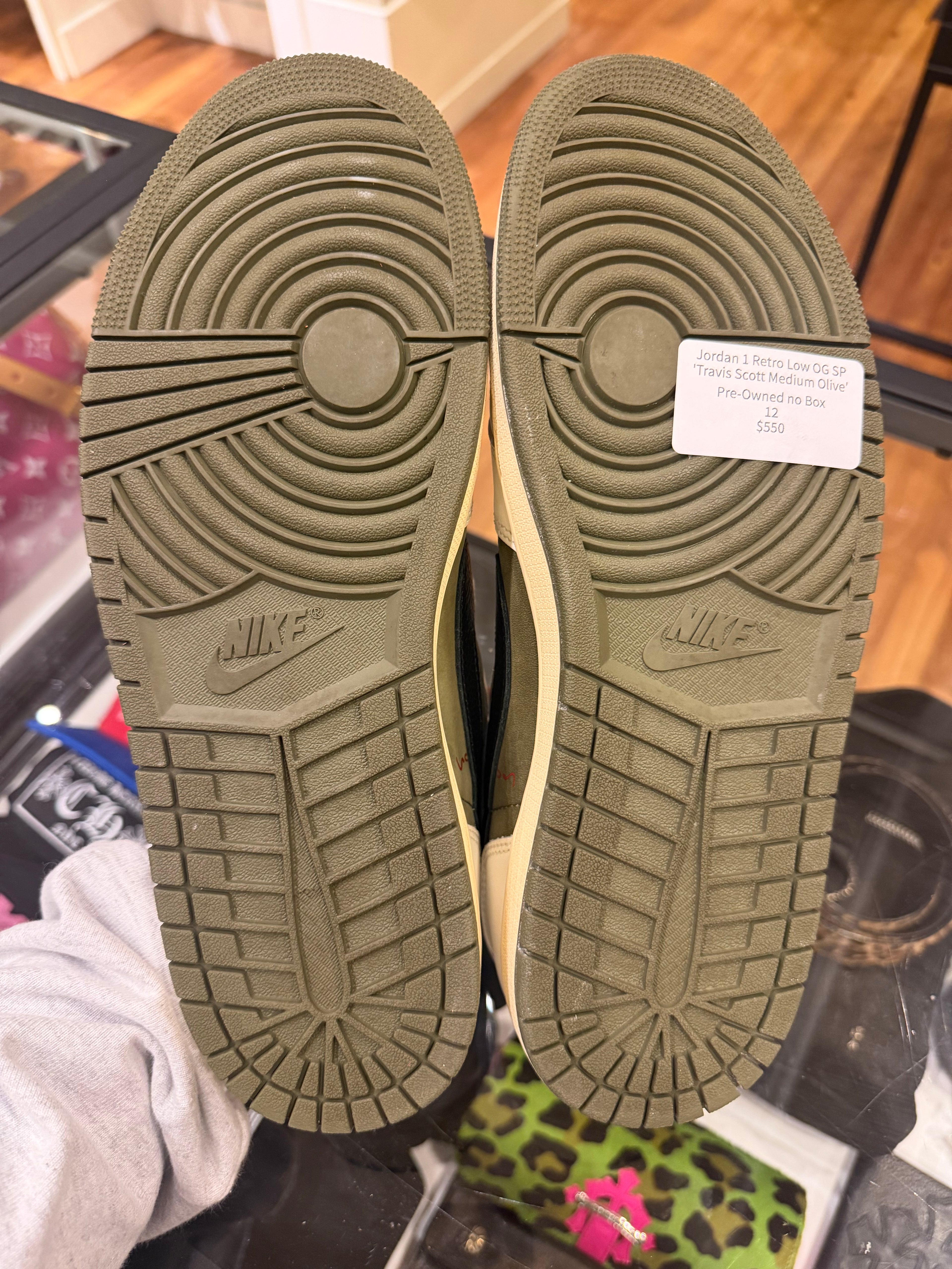 Jordan 1 Retro Low OG SP ‘Travis Scott Medium Olive’